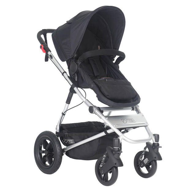 mountain buggy cosmopolitan en mode bambin avec pare-soleil étendu - vue de face 3qtr - mountainbuggy.com - couleur du tissu_noir