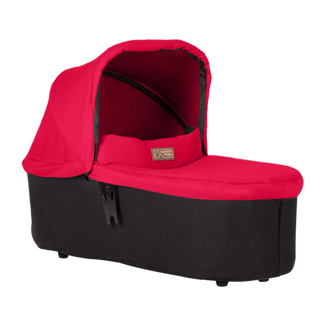 Mountain Buggy carrycot plus  Vorderansicht in der Farbe berry_berry