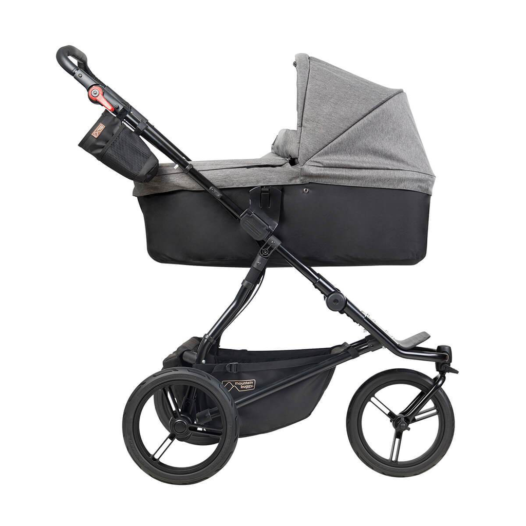 Mountain-Buggy-urban-jungle-herringbone-luxury-collection-with-carrycot-plus-in-lie-flat-mode-side_c8ec7f09-a256-4f4f-a23a-67af1a189440.webp
